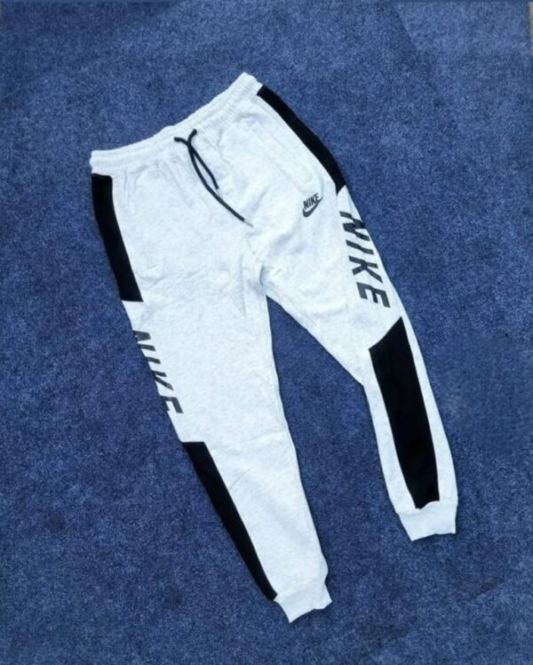 Winter joggers: White